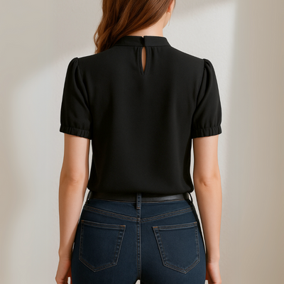 Sabine | Blouse Noire Plissée à Manches Fendues™